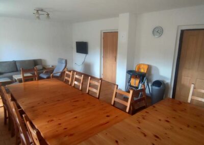 prostorny-obyvaci-pokoj-43af-